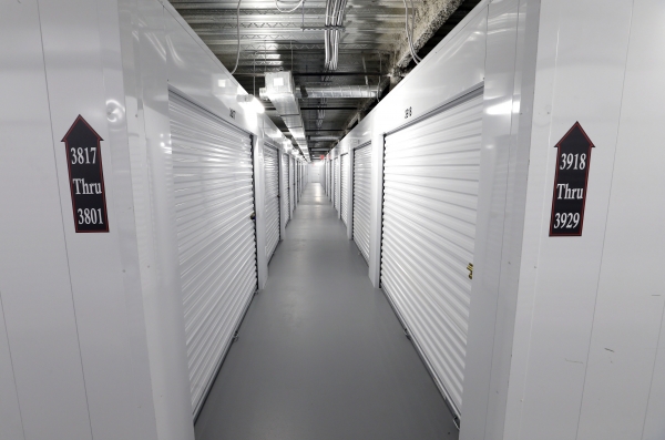 Facility photo: //images.sparefoot.com/medium/219298602afffe75152.jpg