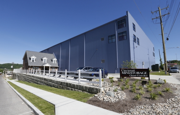 Facility photo: //images.sparefoot.com/medium/219298602b000c9a865.jpg