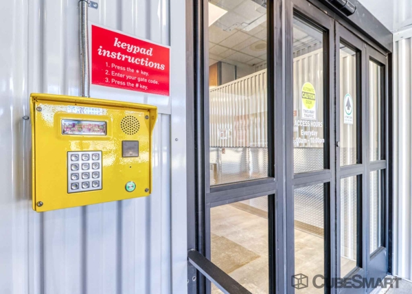 Facility photo: //images.sparefoot.com/medium/219391690321c8b7902.jpg