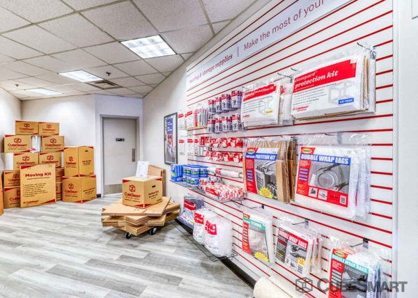 Facility photo: //images.sparefoot.com/medium/219391690321ca7bcba.jpg