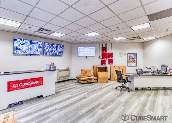 Facility photo: //images.sparefoot.com/medium/219391690321cc20643.jpg