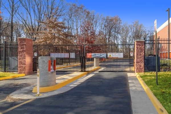 Facility photo: //images.sparefoot.com/medium/2197846900c0a168cb6.jpg