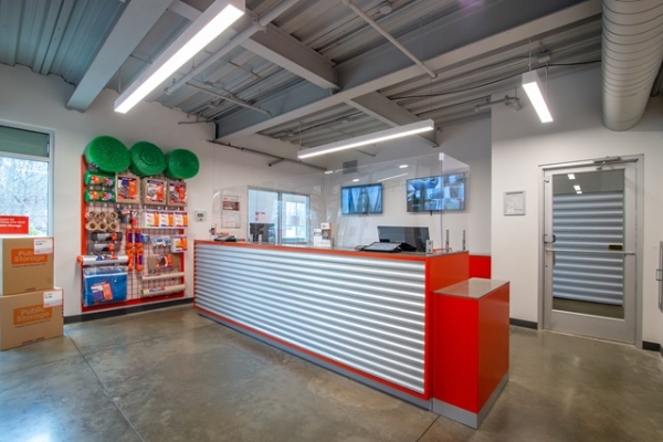 Facility photo: //images.sparefoot.com/medium/21993069021214766c9.jpg