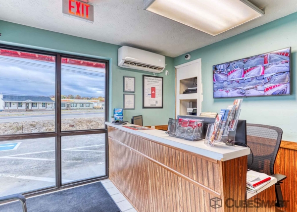 Facility photo: //images.sparefoot.com/medium/2205556903346894411.jpg