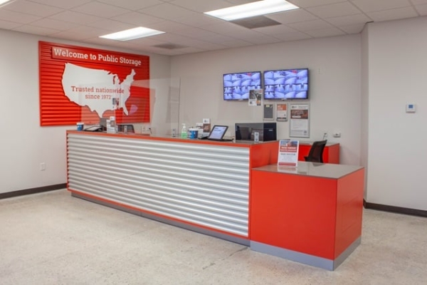 Facility photo: //images.sparefoot.com/medium/2208486902135d113e8.jpg