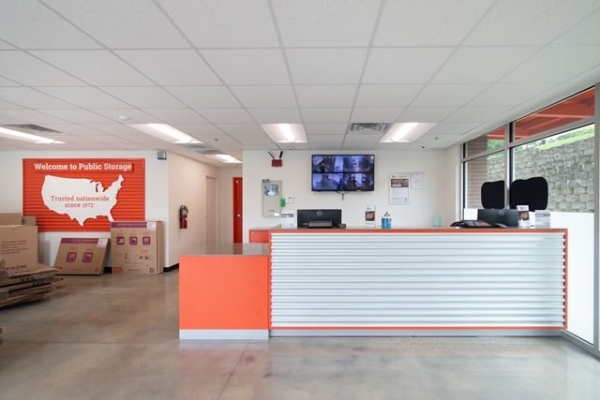 Facility photo: //images.sparefoot.com/medium/2217166904b5100b0b8.jpg