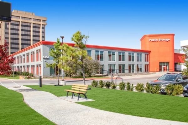 Facility photo: //images.sparefoot.com/medium/22175069021336b6386.jpg