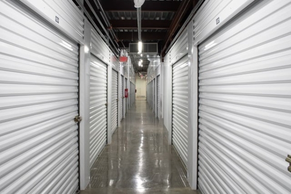 Facility photo: //images.sparefoot.com/medium/221750690364b83fac9.jpg