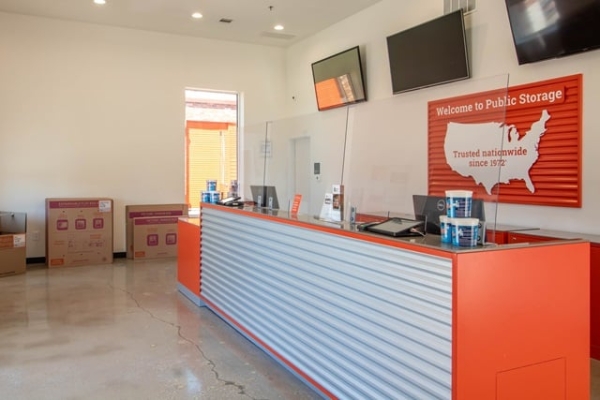 Facility photo: //images.sparefoot.com/medium/221836690212e780040.jpg