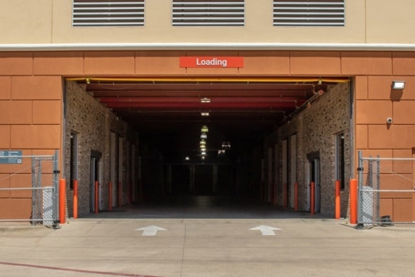 Facility photo: //images.sparefoot.com/medium/22185569021365ab30b.jpg