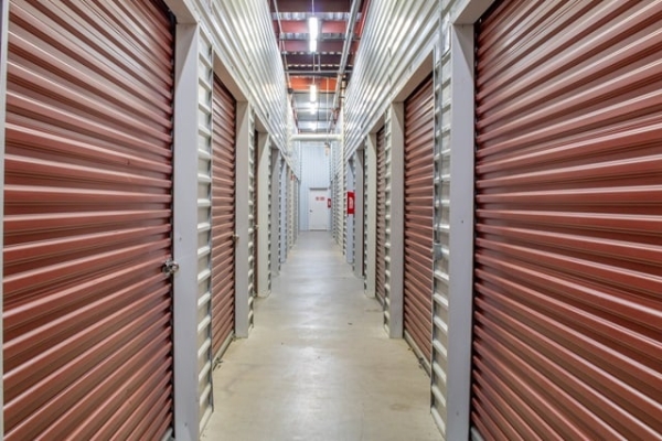 Facility photo: //images.sparefoot.com/medium/221855690365586731b.jpg