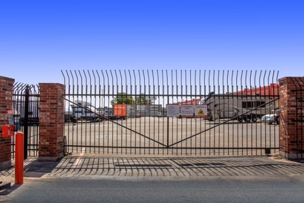 Facility photo: //images.sparefoot.com/medium/221889690364df423fa.jpg