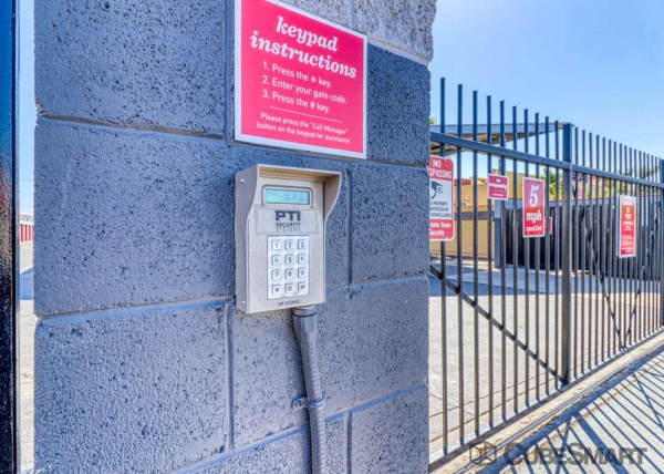 Facility photo: //images.sparefoot.com/medium/22204769032716c6e08.jpg