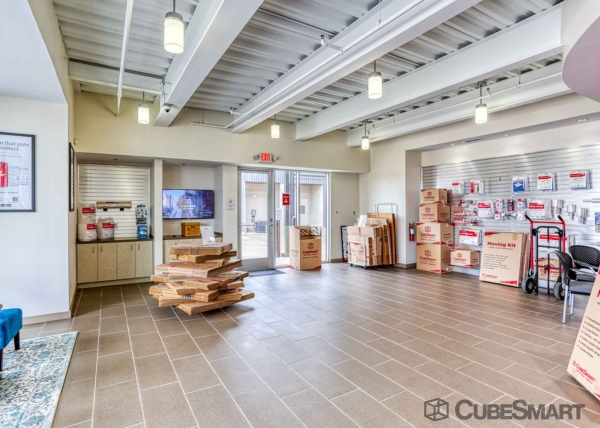 Facility photo: //images.sparefoot.com/medium/2221236901f2527787c.jpg