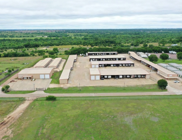 Facility photo: //images.sparefoot.com/medium/22245361dd0608e296a.jpg