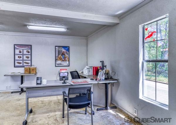 Facility photo: //images.sparefoot.com/medium/2228216901f8b1cac99.jpg