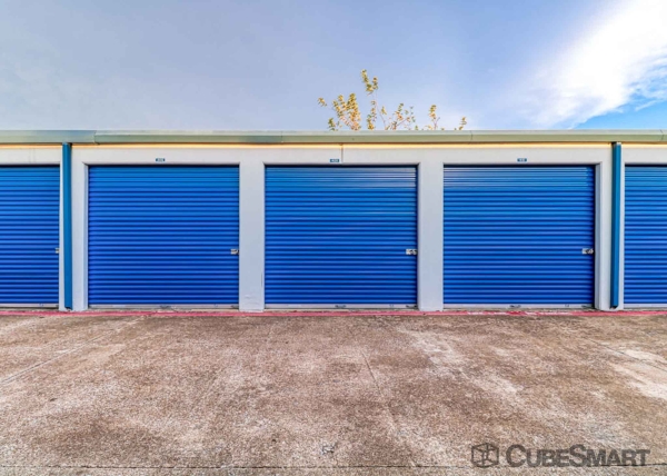 Facility photo: //images.sparefoot.com/medium/2228736901f54e76dce.jpg