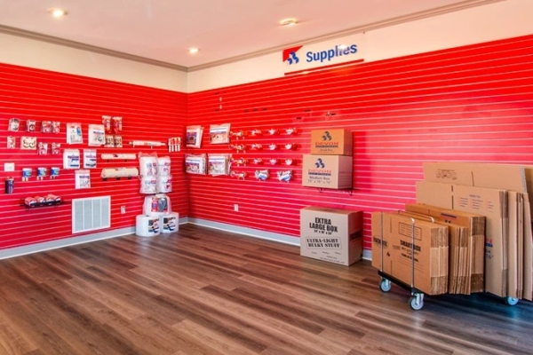 Facility photo: //images.sparefoot.com/medium/223903688a6217a13c4.jpg