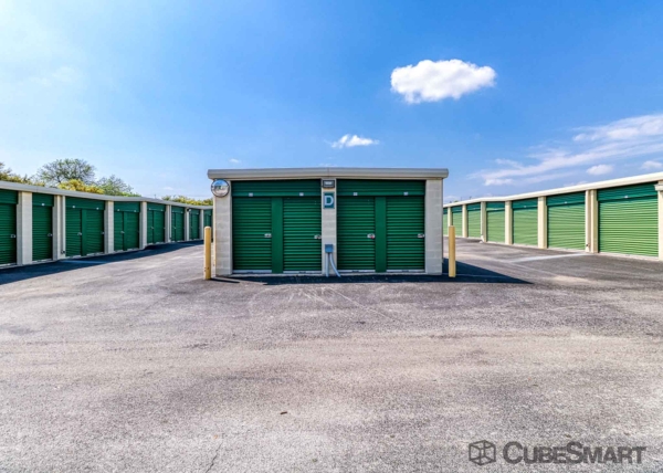 Facility photo: //images.sparefoot.com/medium/2249506901ecca4e50b.jpg