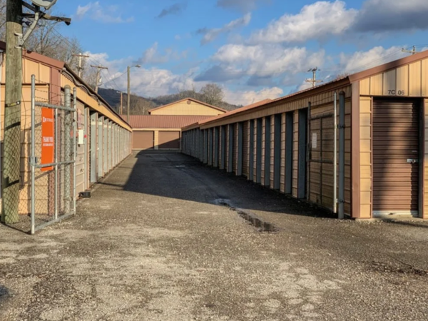 Facility photo: //images.sparefoot.com/medium/22639068cad822a007e.png