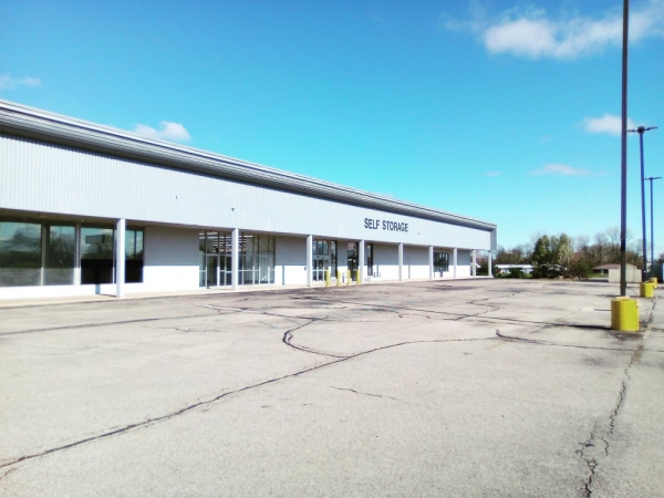 Facility photo: //images.sparefoot.com/medium/22697268e02f5b8f025.jpg