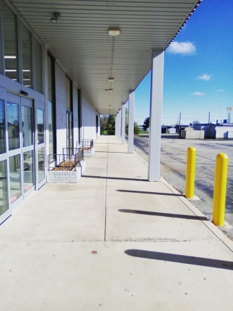 Facility photo: //images.sparefoot.com/medium/22697268e02f5d2a814.jpg