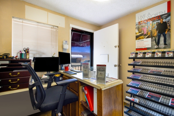 Facility photo: //images.sparefoot.com/medium/22723264f25d5d149a5.jpg
