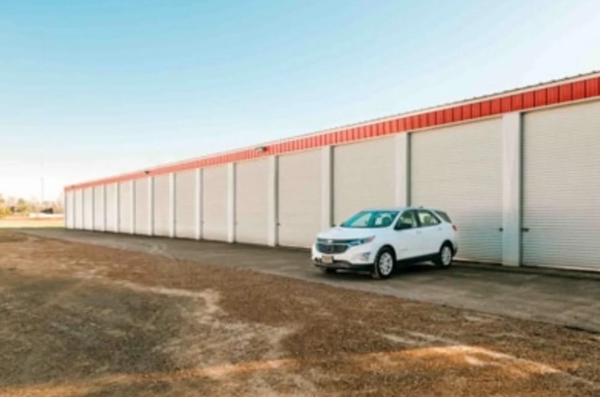 Facility photo: //images.sparefoot.com/medium/22740668d5a98f95926.jpg