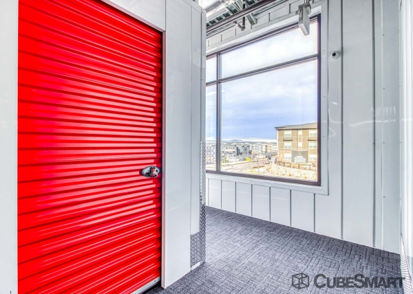Facility photo: //images.sparefoot.com/medium/22759968e75bb9896a2.jpg