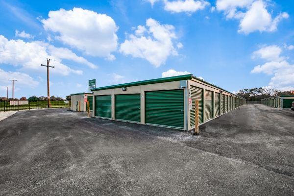 Facility photo: //images.sparefoot.com/medium/229325648bc07307ba0.jpg