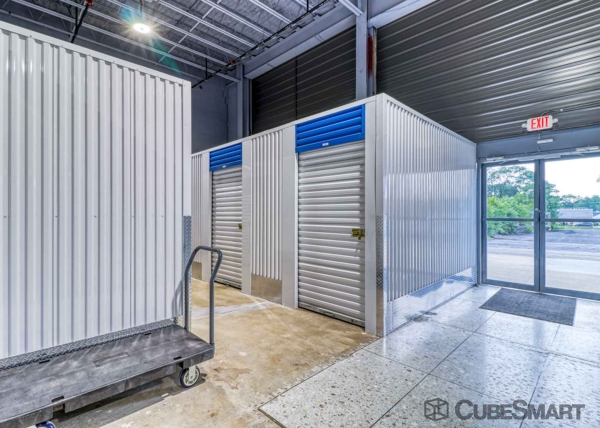 Facility photo: //images.sparefoot.com/medium/22950368e78117b2f9d.jpg