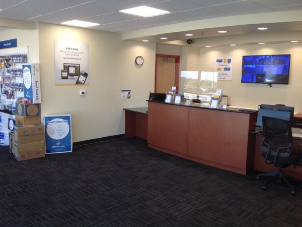 Facility photo: //images.sparefoot.com/medium/22997364cbfaa83b606.jpg