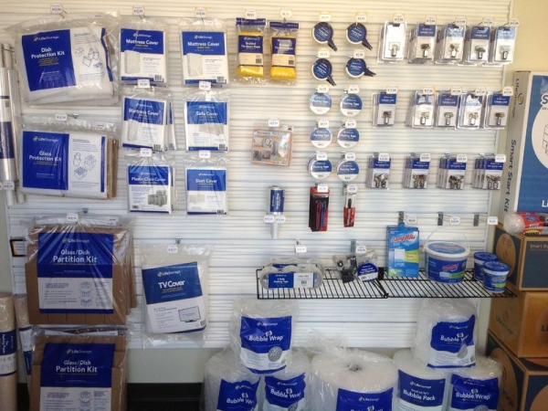 Facility photo: //images.sparefoot.com/medium/22997364cbfaa935735.jpg