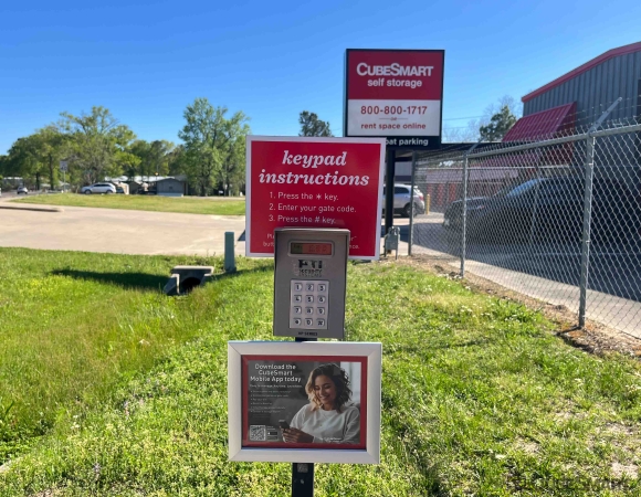 Facility photo: //images.sparefoot.com/medium/2300606901f48fc0d5b.jpg