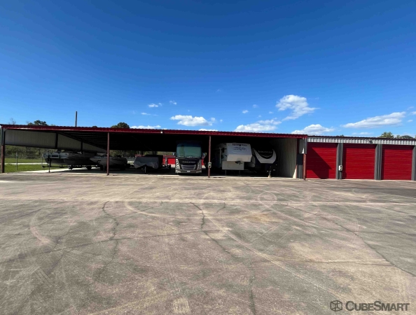 Facility photo: //images.sparefoot.com/medium/23006069033f26646d7.jpg