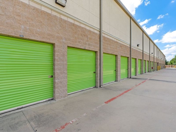 Facility photo: //images.sparefoot.com/medium/23011969017f56b0afe.jpg