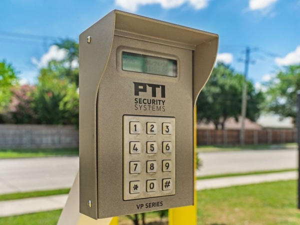 Facility photo: //images.sparefoot.com/medium/23011969017f58065e1.jpg