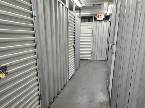 Facility photo: //images.sparefoot.com/medium/2301466901835f3197f.jpg