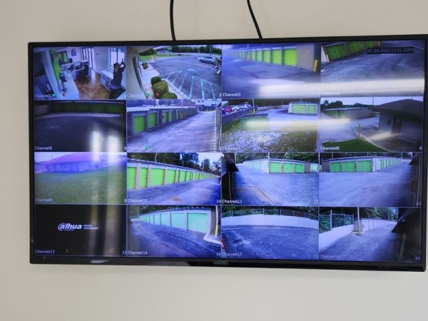 Facility photo: //images.sparefoot.com/medium/2301466901836203b5d.jpg