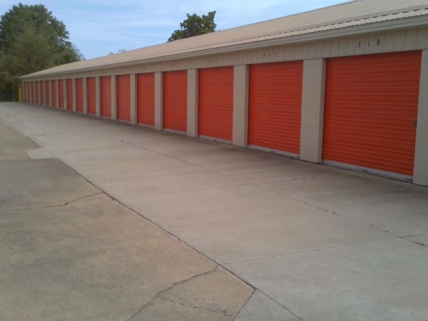 Facility photo: //images.sparefoot.com/medium/23060264cd6bd065533.jpg