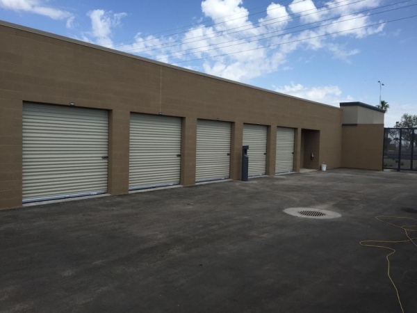 Facility photo: //images.sparefoot.com/medium/23071864cd6de7b1ef9.jpg