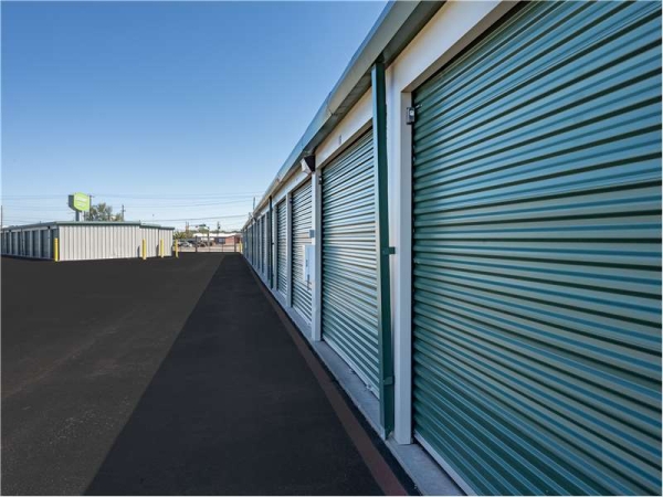 Facility photo: //images.sparefoot.com/medium/23106964cd82426d6d5.jpg