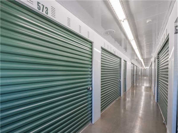 Facility photo: //images.sparefoot.com/medium/23106964cd824399e23.jpg