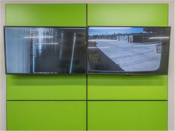 Facility photo: //images.sparefoot.com/medium/23106964cd82460da10.jpg