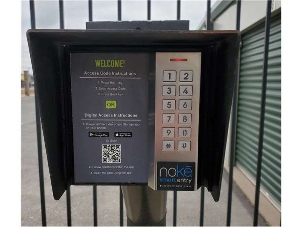 Facility photo: //images.sparefoot.com/medium/23106964cd82471fb62.jpg