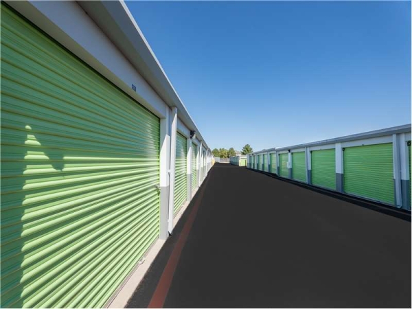 Facility photo: //images.sparefoot.com/medium/23107064cd824babc00.jpg