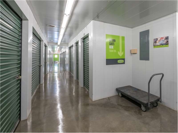 Facility photo: //images.sparefoot.com/medium/23107064cd824d2a016.jpg