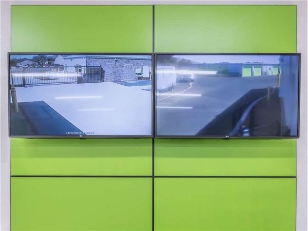 Facility photo: //images.sparefoot.com/medium/23107064cd824f6f15e.jpg