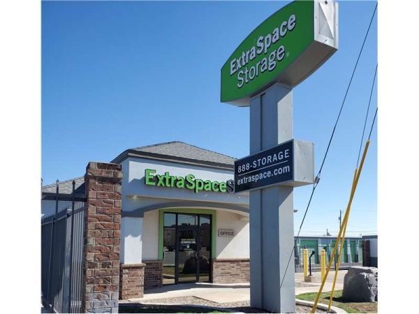 Facility photo: //images.sparefoot.com/medium/23107064cd825168048.jpg