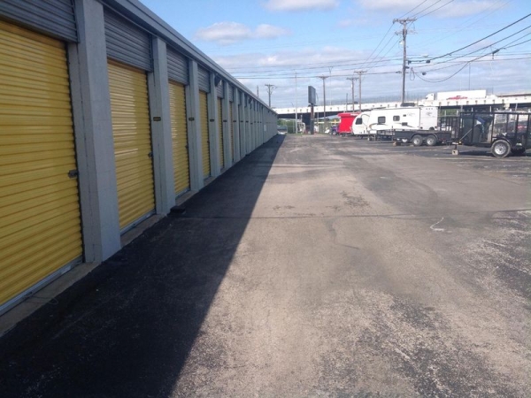 Facility photo: //images.sparefoot.com/medium/23144664d5283b2a0f6.jpg